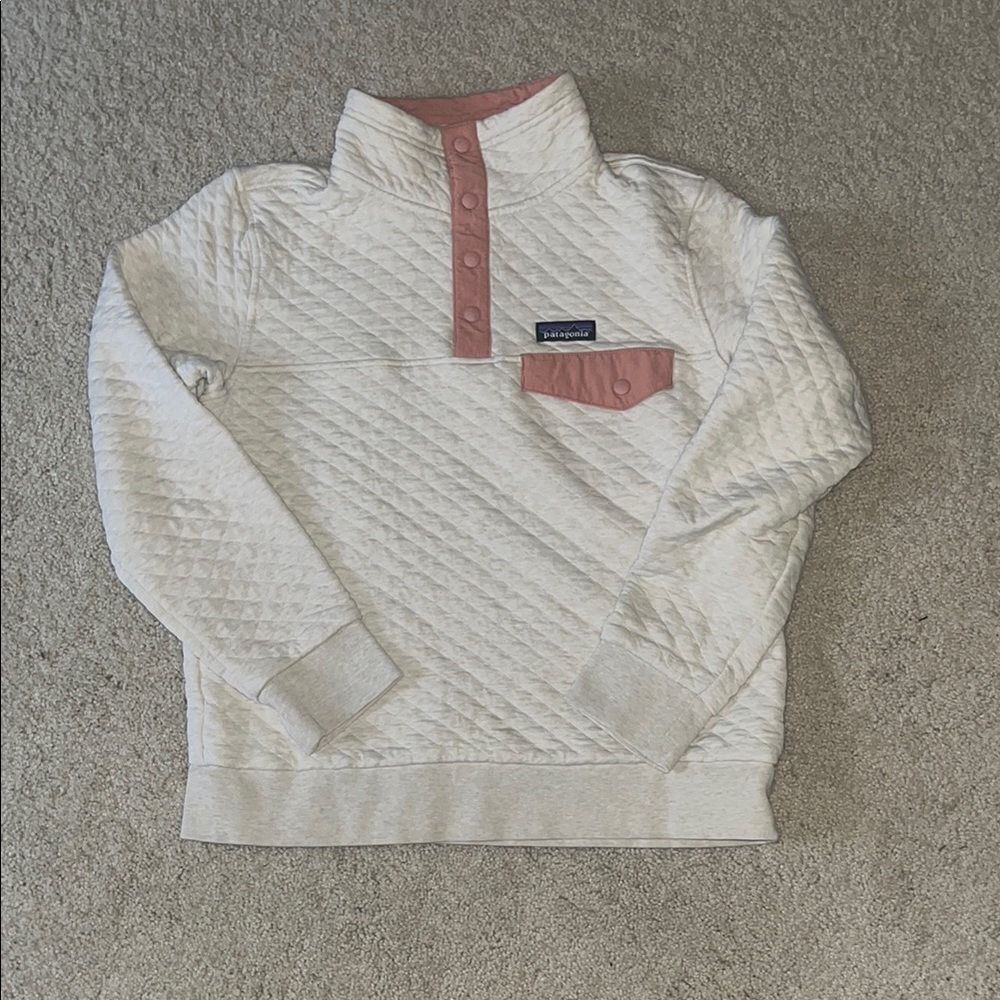 Patagonia Quilted cream pullover with coral/peach accents size small